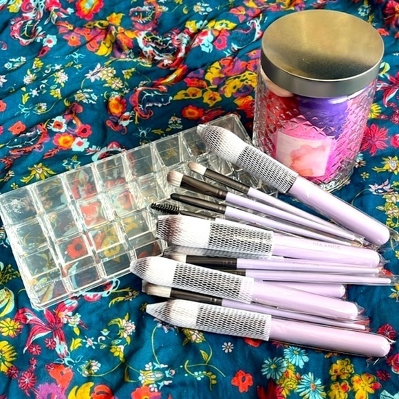 Brand New Set of Makeup Brushes Glass Jar of Beauty Blenders Lipstick Holder - Picture 1 of 16